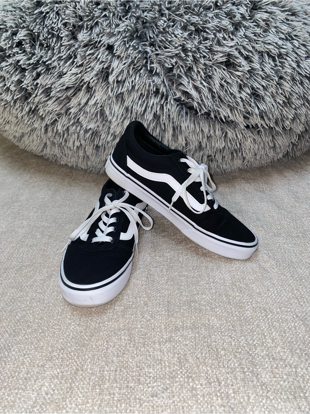 Vans Ward Low Top Canvas Skate Sneakers - Black & White Size 8
